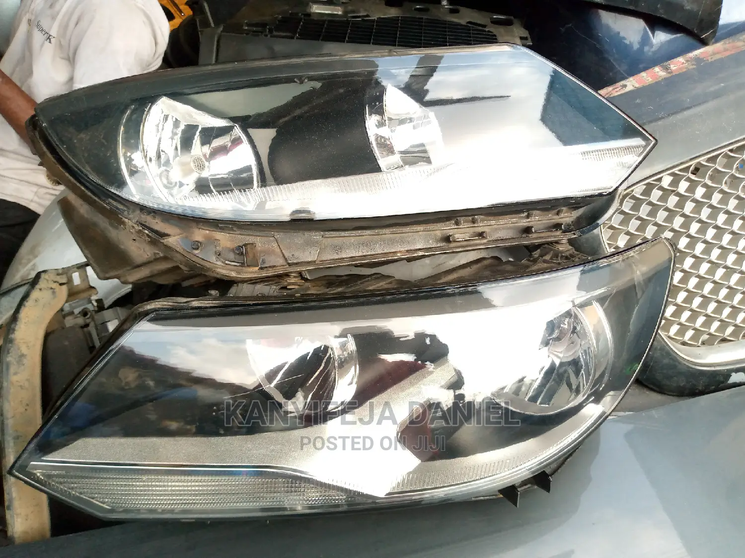 Headlight Volkswagen Tiguan 2013