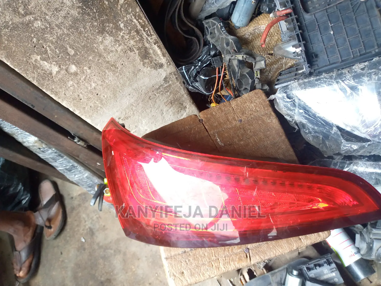 Tall Light Audi Q5 2013