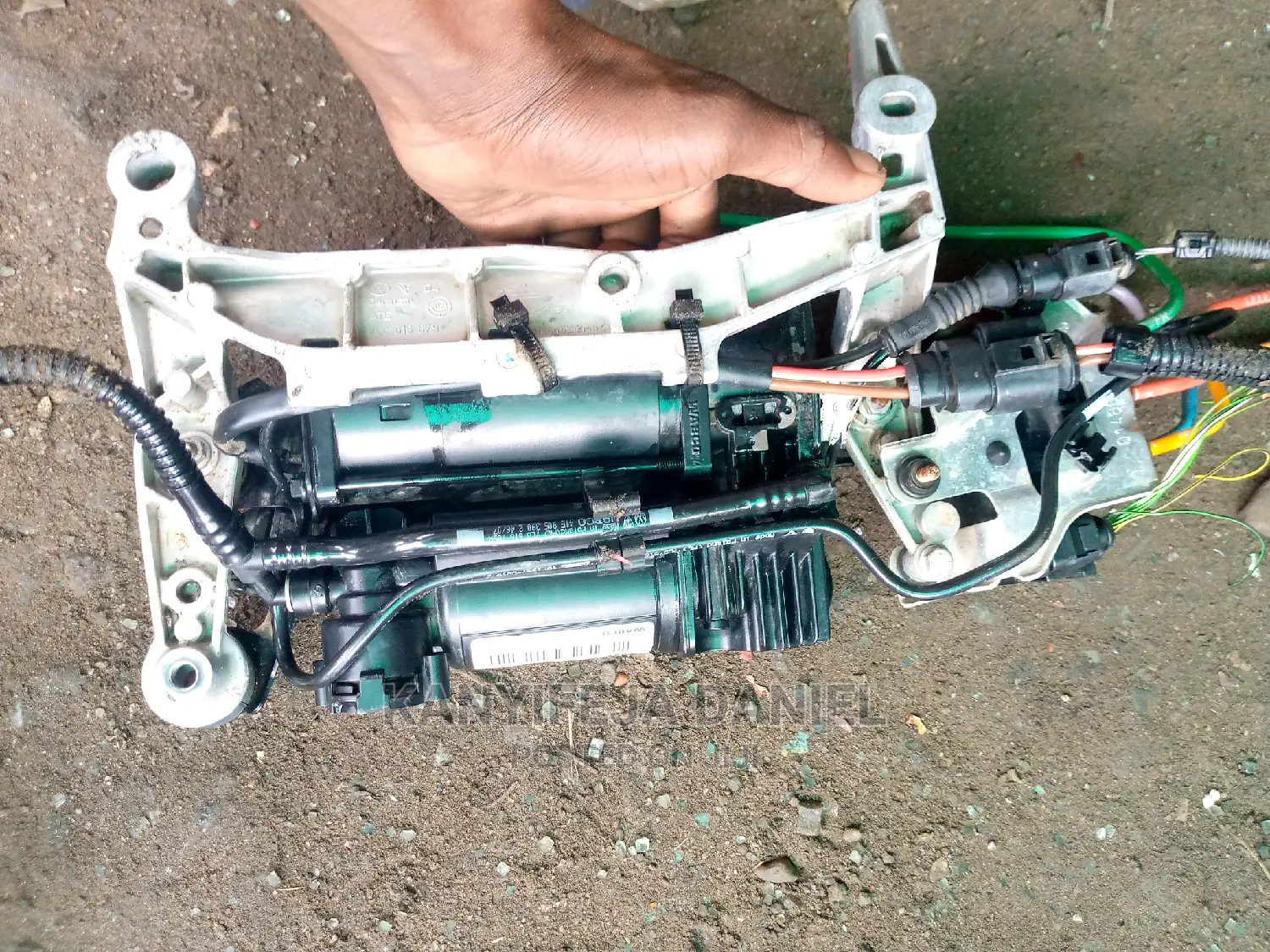 Air Suspension Pump for Audi Q7, Touareg