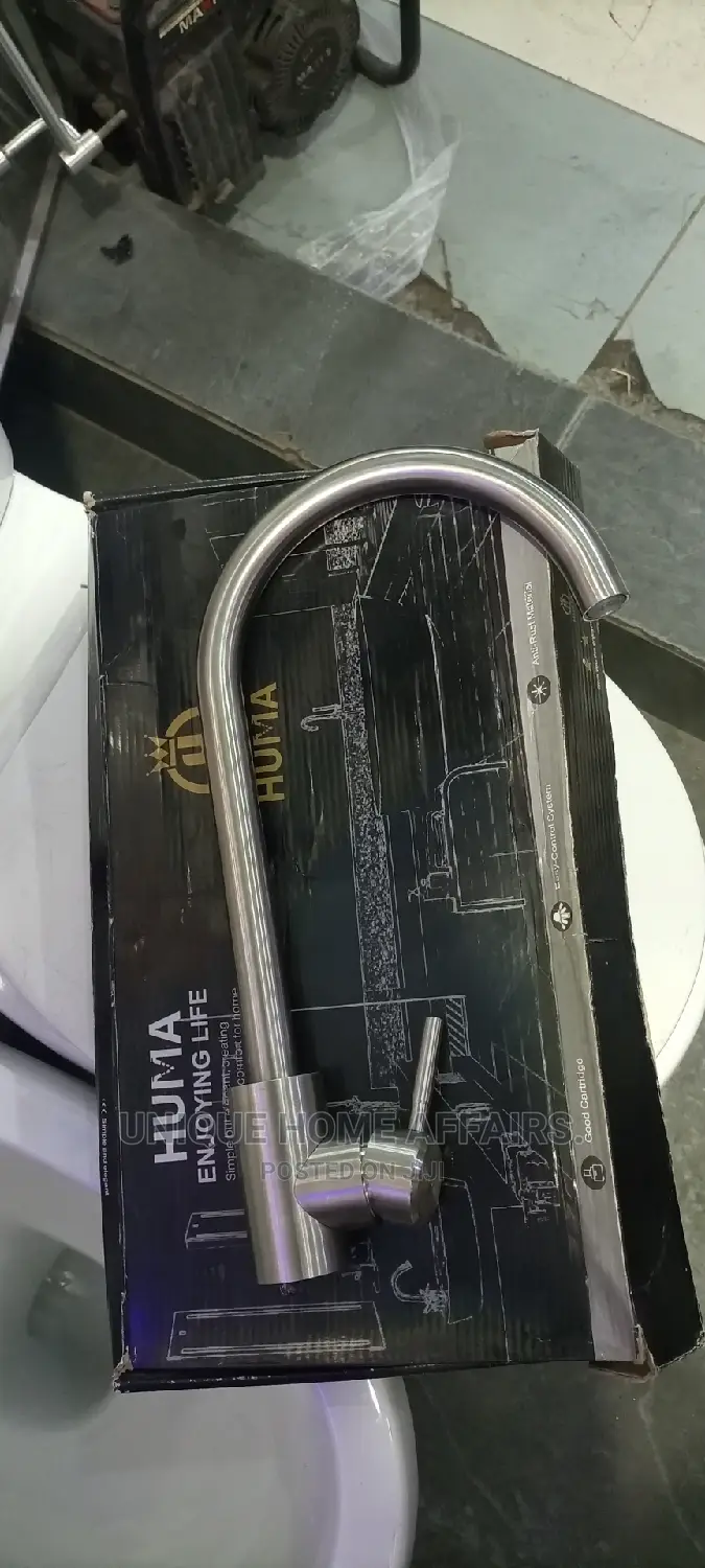 Model Kitchen Taps