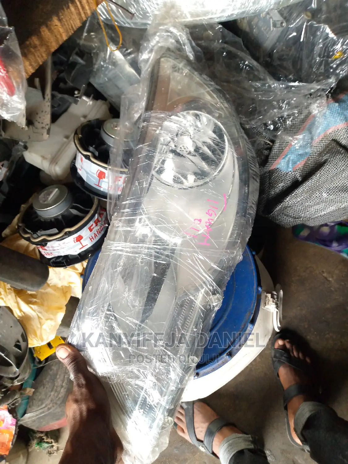 Headlight Volkswagen Tiguan 2010