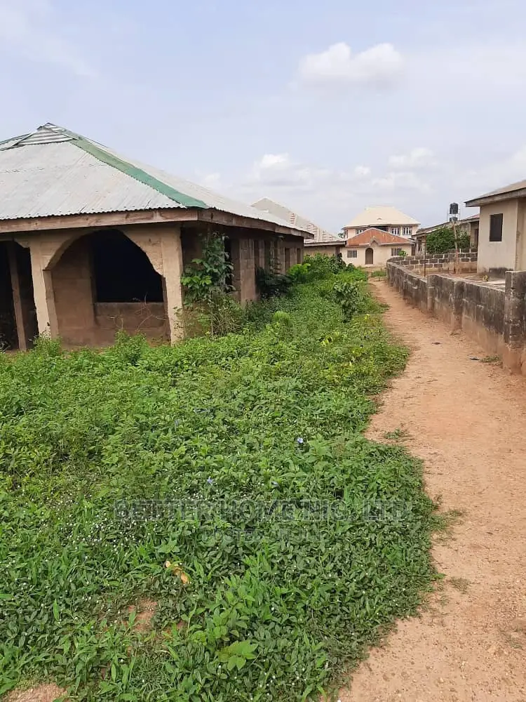 4bdrm Bungalow in Nigarite Estate, Oluyole for sale