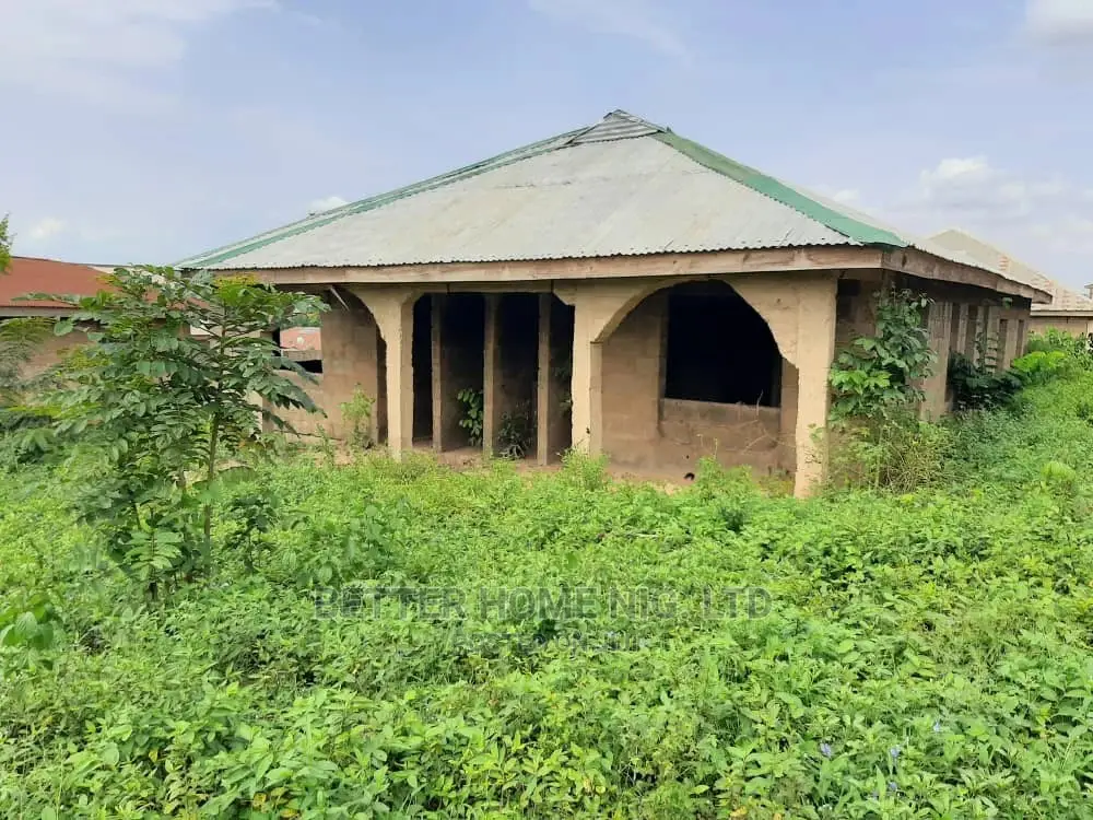 4bdrm Bungalow in Nigarite Estate, Oluyole for sale