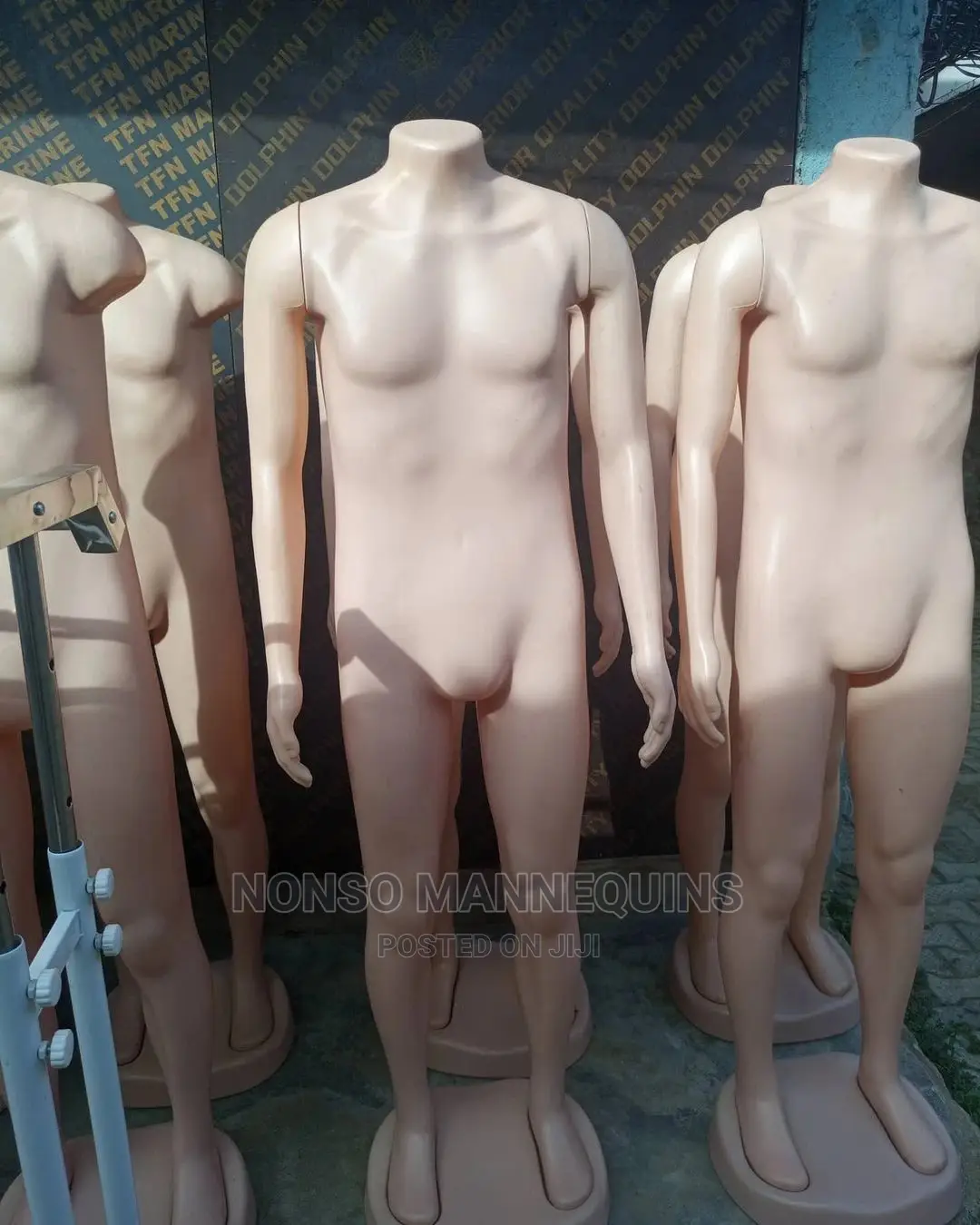 No Head Plastic Male Displaying Mannequin