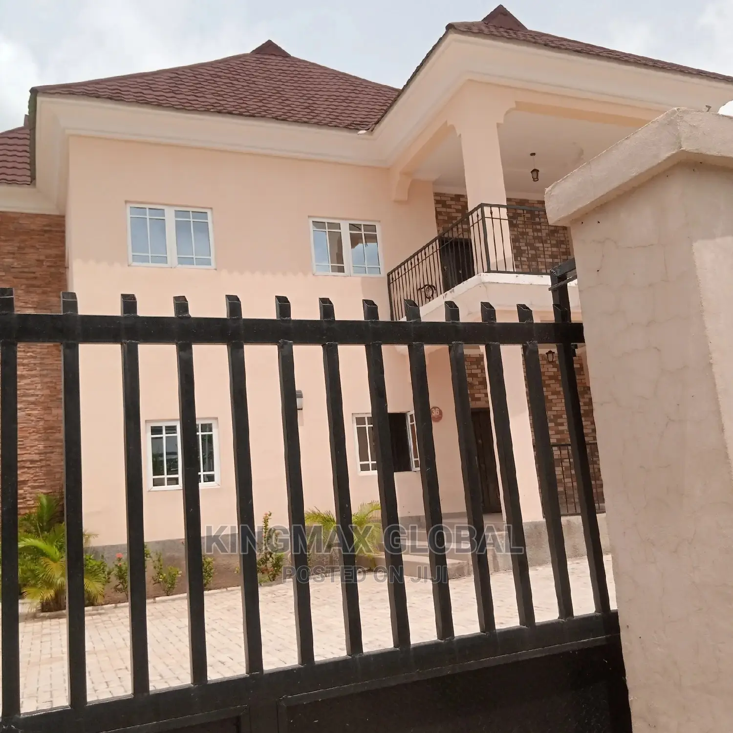 6bdrm Duplex in Gwarinpa for sale