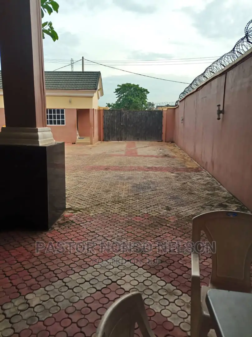9bdrm Duplex in Abakaliki for sale