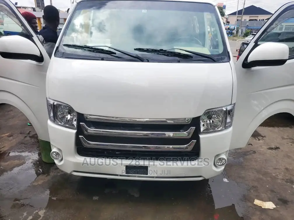 Toyota HiAce 2016