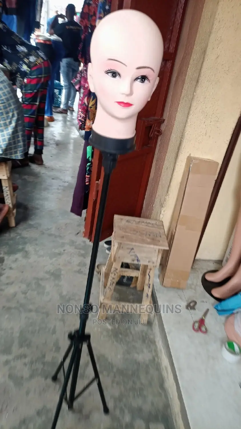 Tripod Stand And Pinnable Mannequin Head