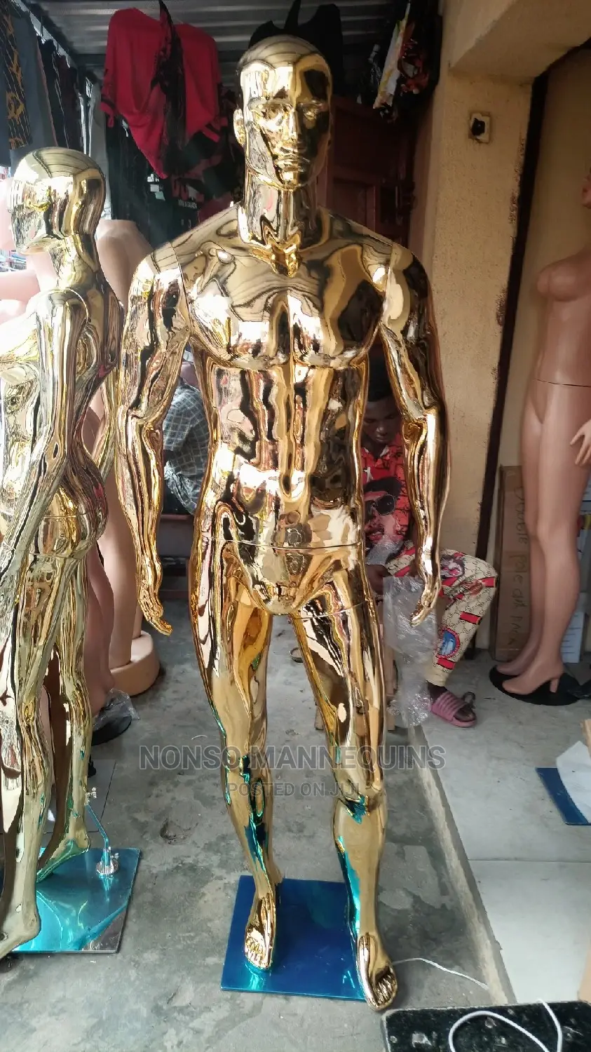 B20 Full Body Male Gold Chrome Display Mannequin