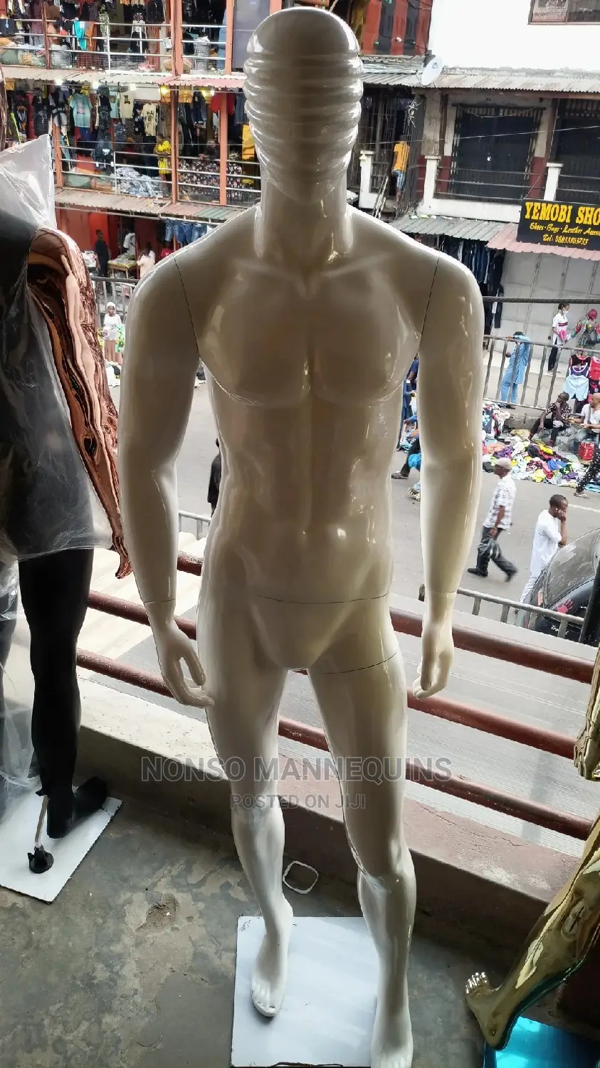 Glossy White Big Body Fibre Line Face Male Mannequin