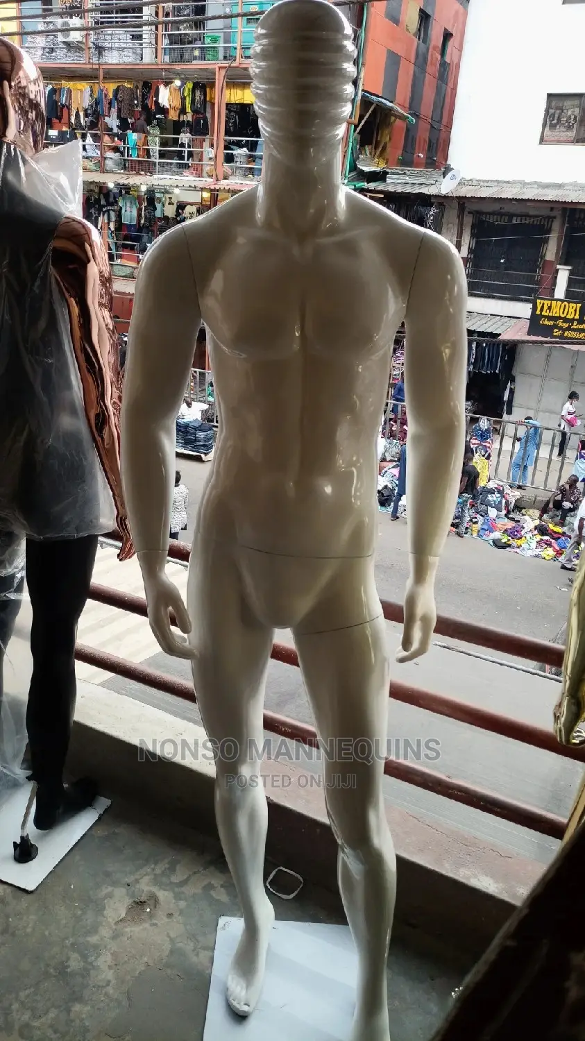 Glossy White Big Body Fibre Line Face Male Mannequin