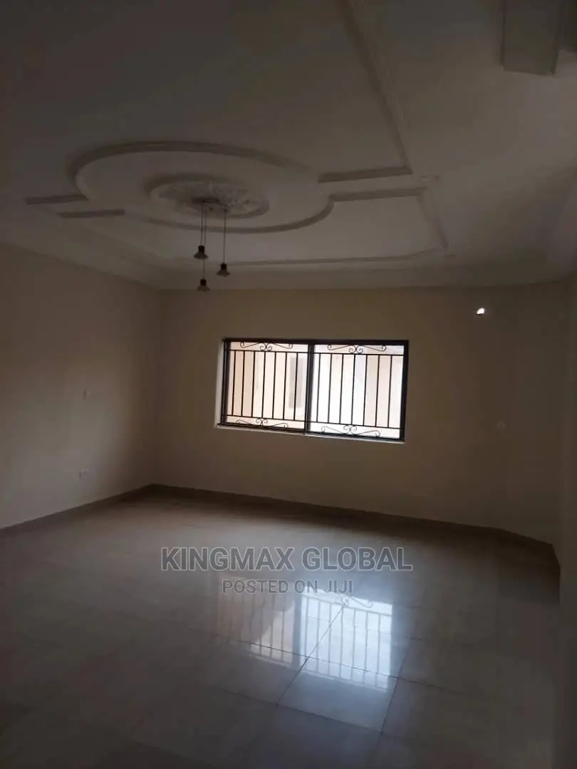 3bdrm Apartment in Gwarinpa Estate Off for sale