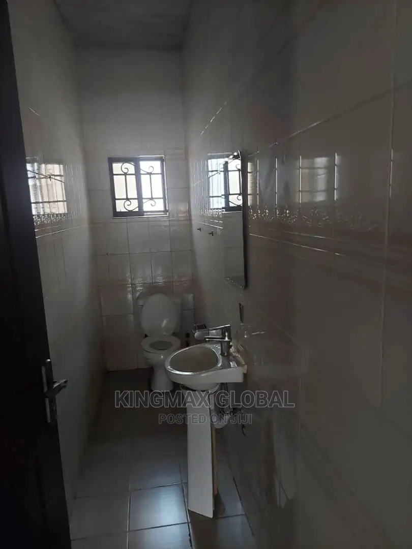 3bdrm Apartment in Gwarinpa Estate Off for sale