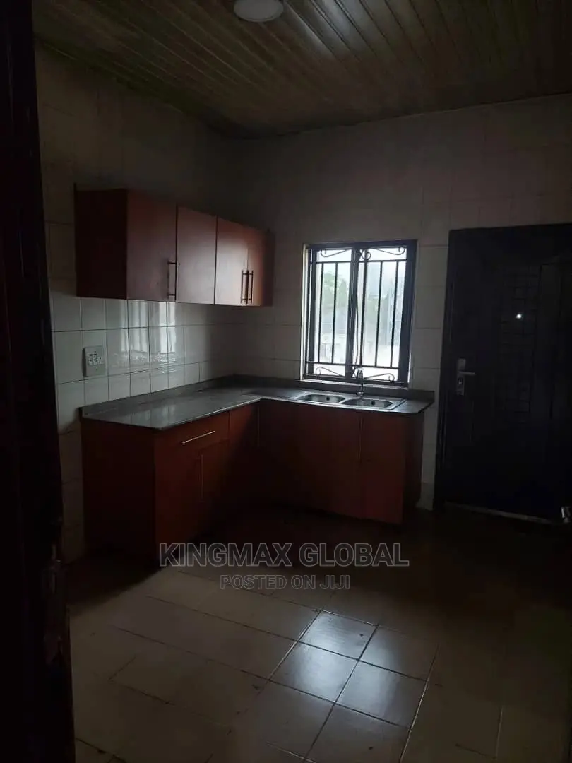 3bdrm Apartment in Gwarinpa Estate Off for sale
