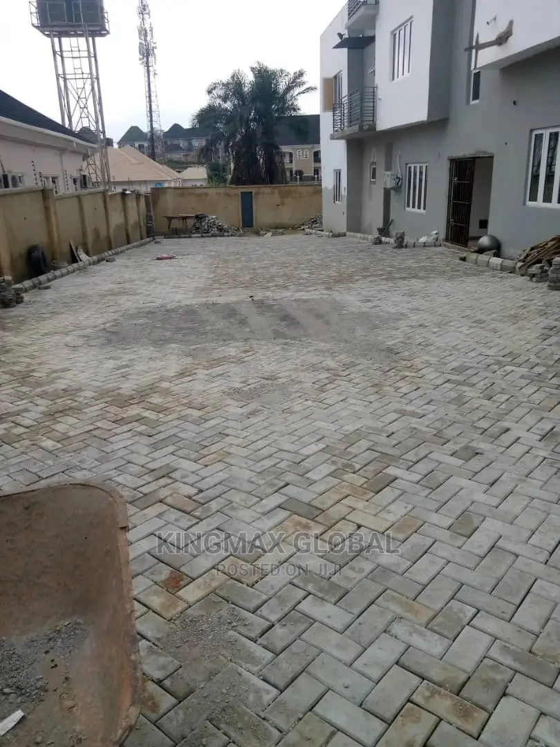 3bdrm Apartment in Gwarinpa Estate Off for sale