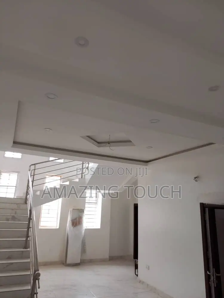 Interior Pop Design and Wall Screeding
