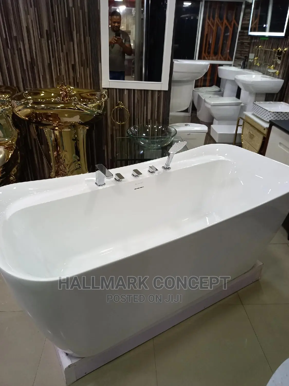 Executive Bath Tub With Mixers
