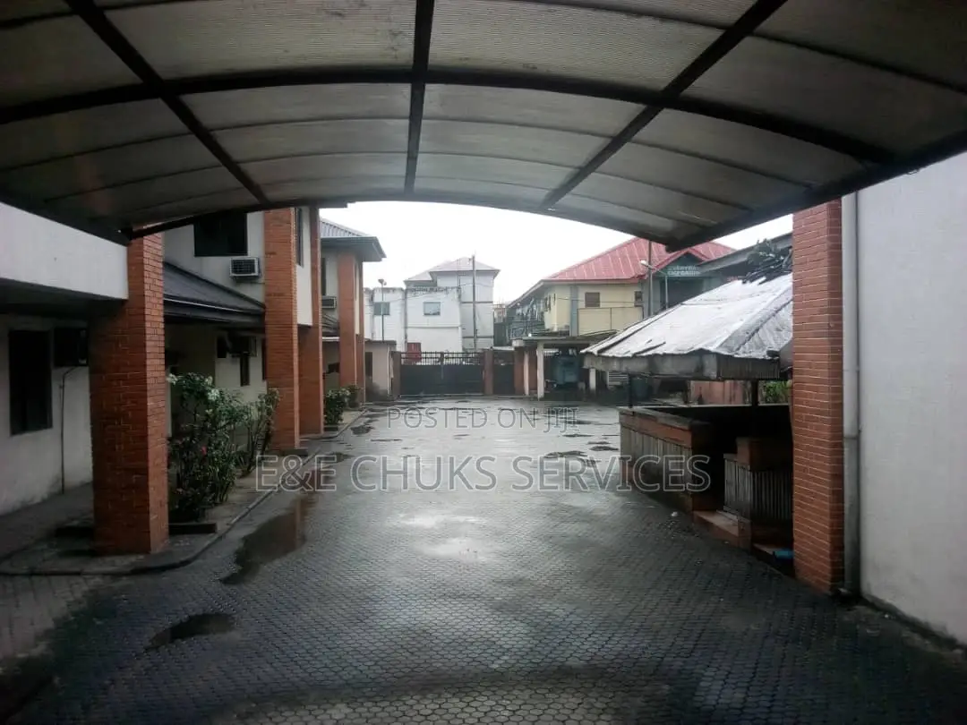 Standard 21 Rooms Hotel at Gra Portharcourt