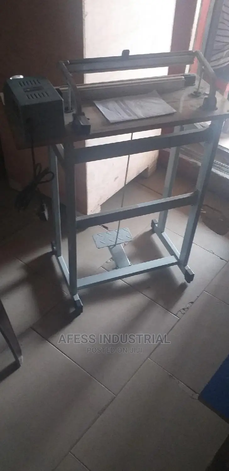 Pedal Standing Sealing Machine