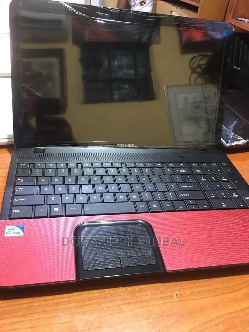 Laptop Toshiba Satellite C855 4GB Intel Pentium HDD 320GB
