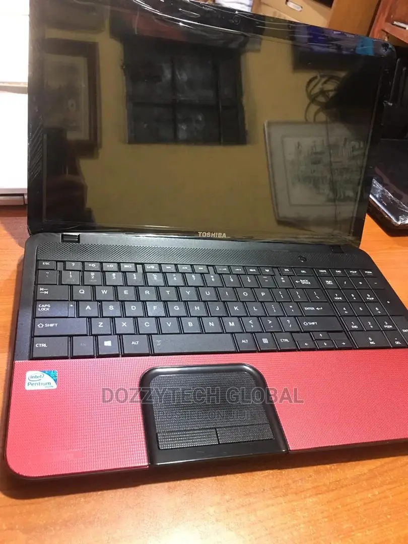 Laptop Toshiba Satellite C855 4GB Intel Pentium HDD 320GB