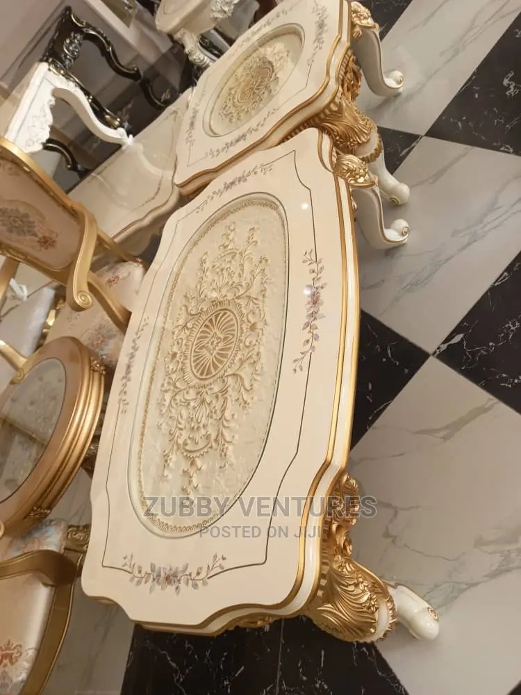 High Quality Royal Table With Side Stools