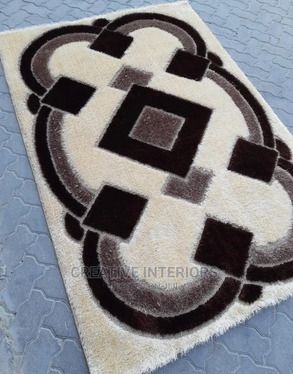 High Quality 4 by 6 Designer Fluffy Super Soft Center Rug.