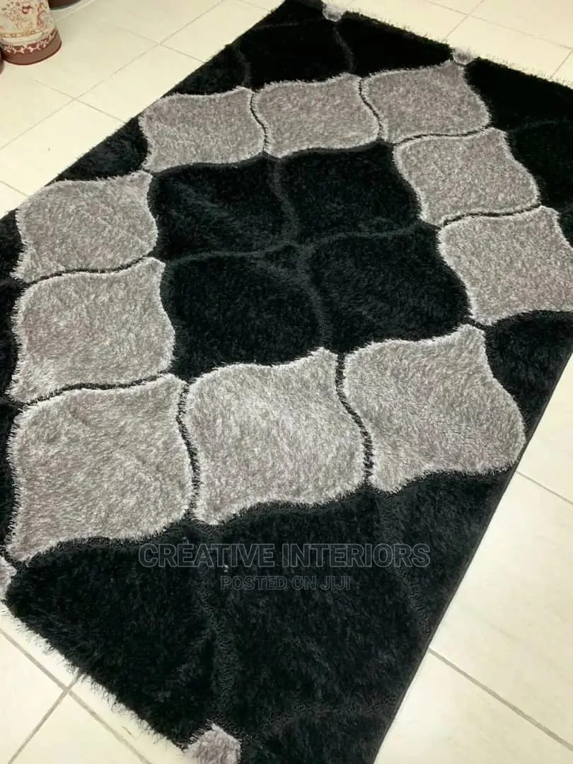 High Quality 4 by 6 Designer Fluffy Super Soft Center Rug.