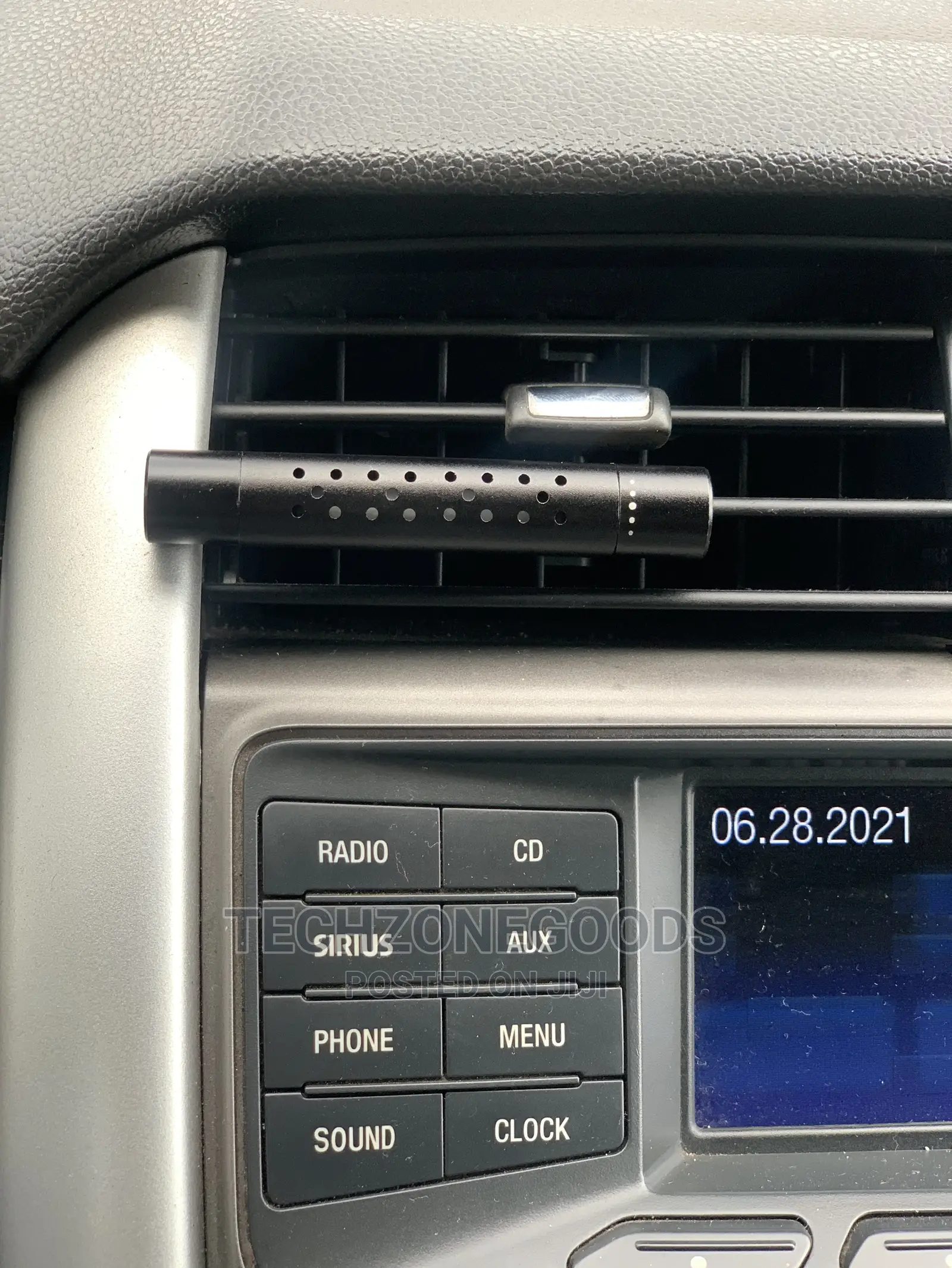 2 Aromatic Car Diffuser Vent Clip + 6pcs Air Fresheners