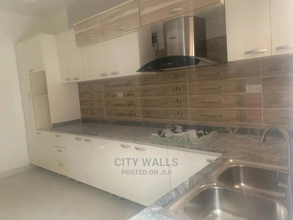 4bdrm Townhouse / Terrace in Victoria Crest, Chevron for rent