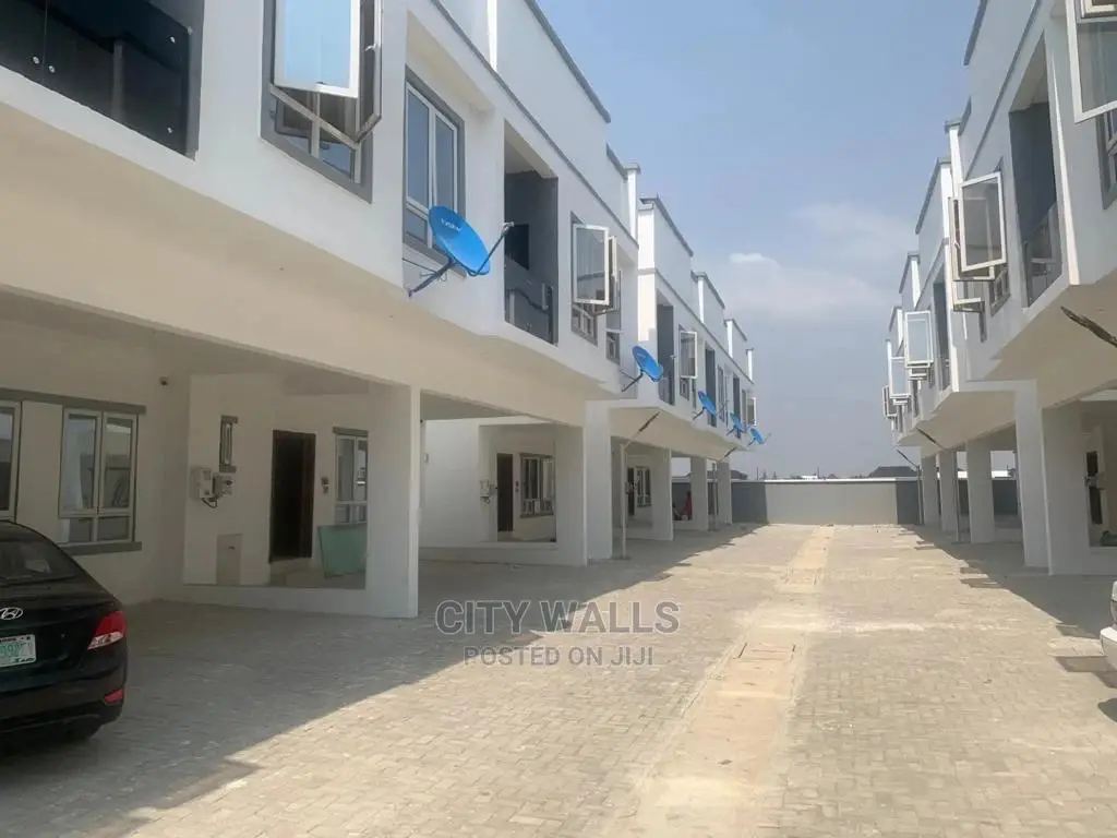 4bdrm Townhouse / Terrace in Victoria Crest, Chevron for rent