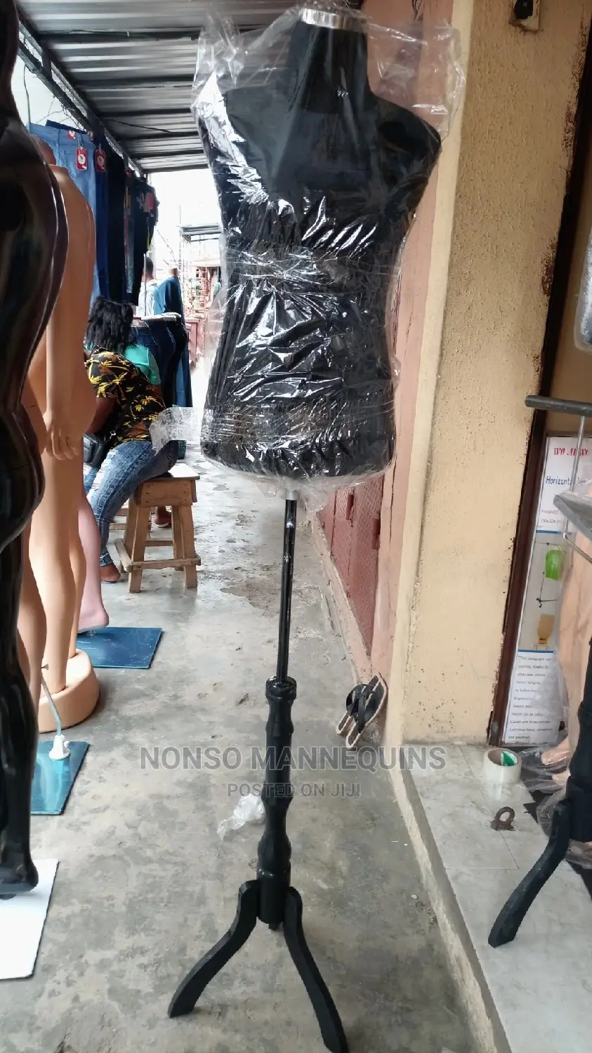 Tripod Base Black Body Female Dreasform Stand