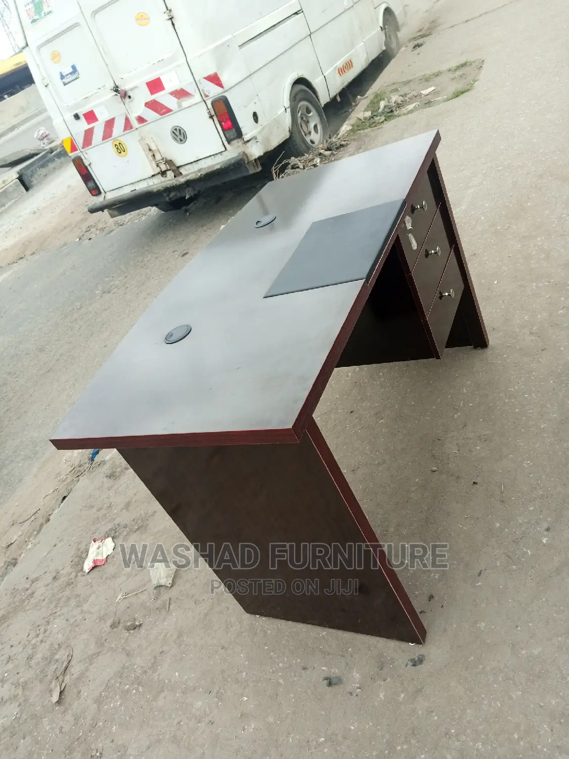 Modern Executive Wooden Office Table With Drawers.