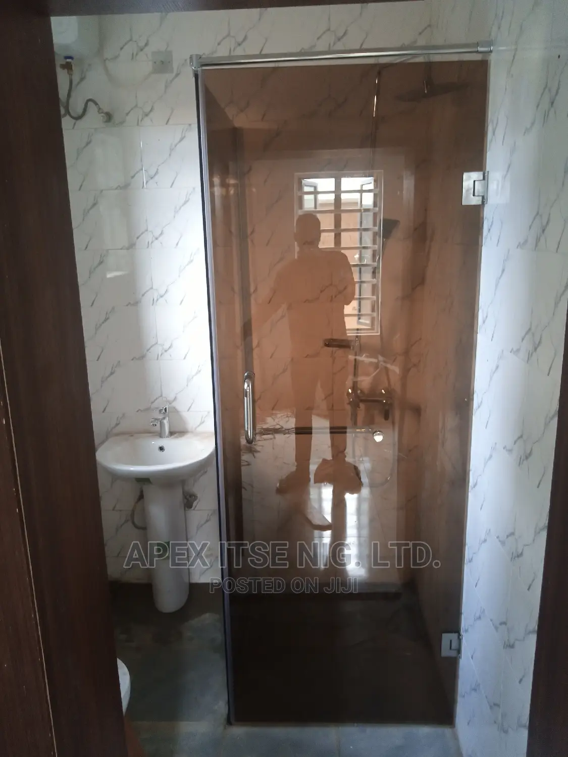 10mm Tampered Hinges Shower Cubicles