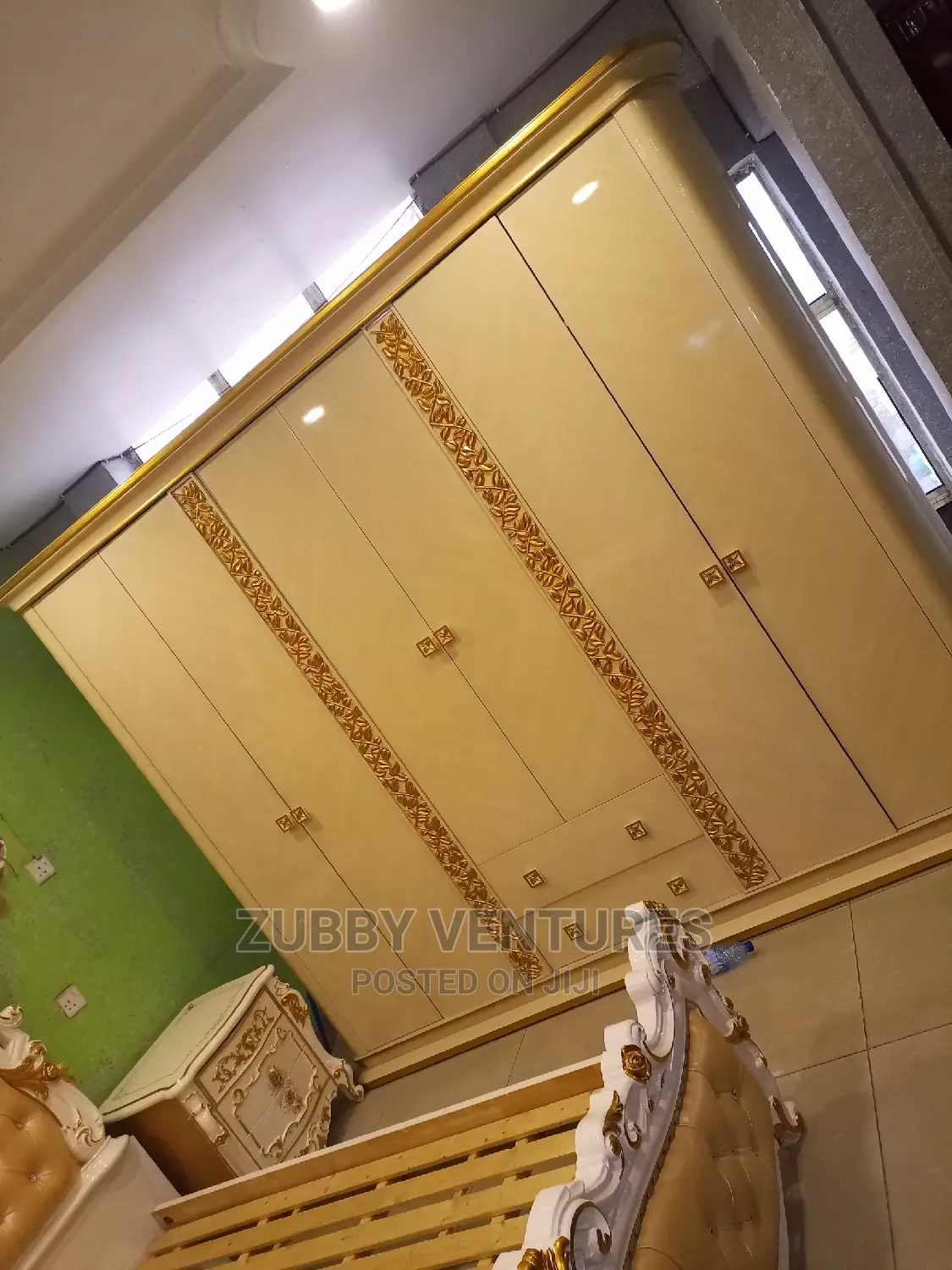 Good Quality of Royal Set of Bed