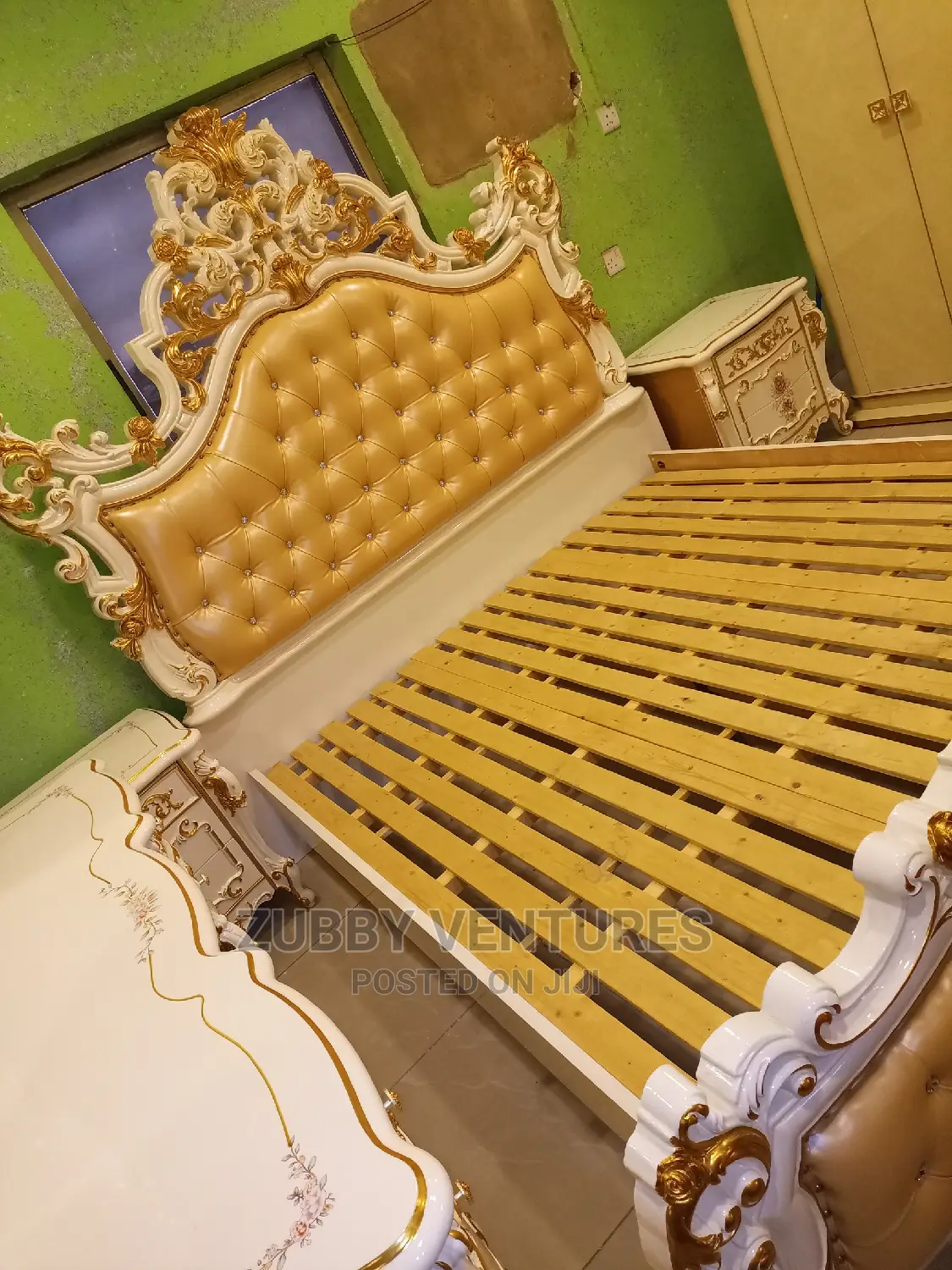 Good Quality of Royal Set of Bed