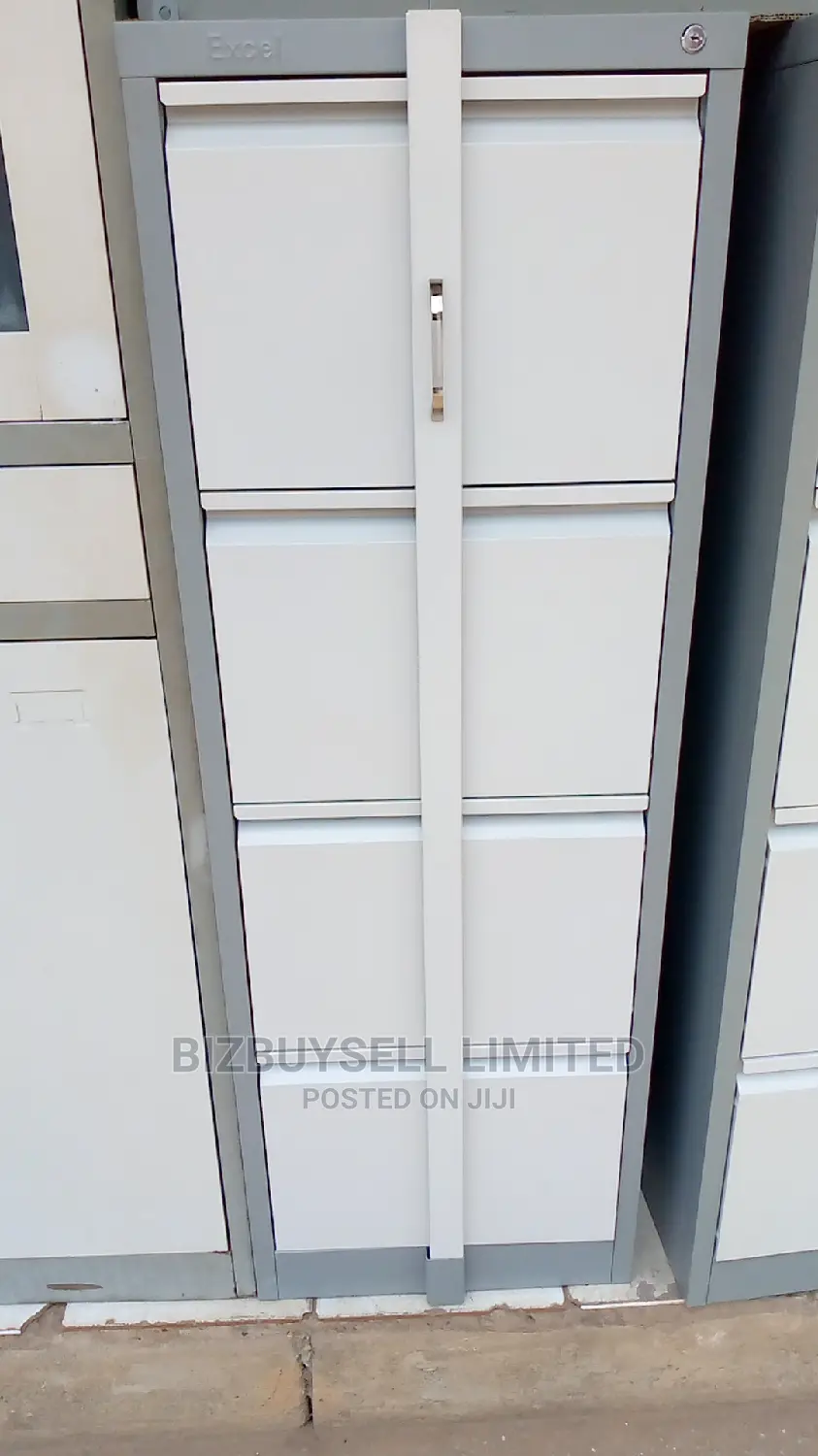 4 Drawers Filling Cabinet With Central Lock and Bar.