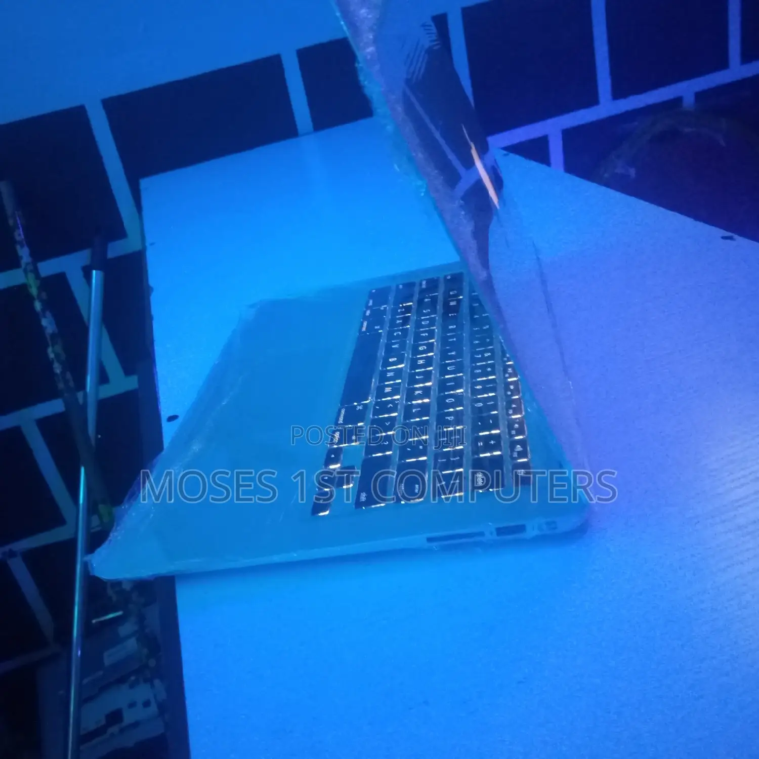 New Laptop Apple MacBook Air 4GB Intel Core I5 SSD 256GB