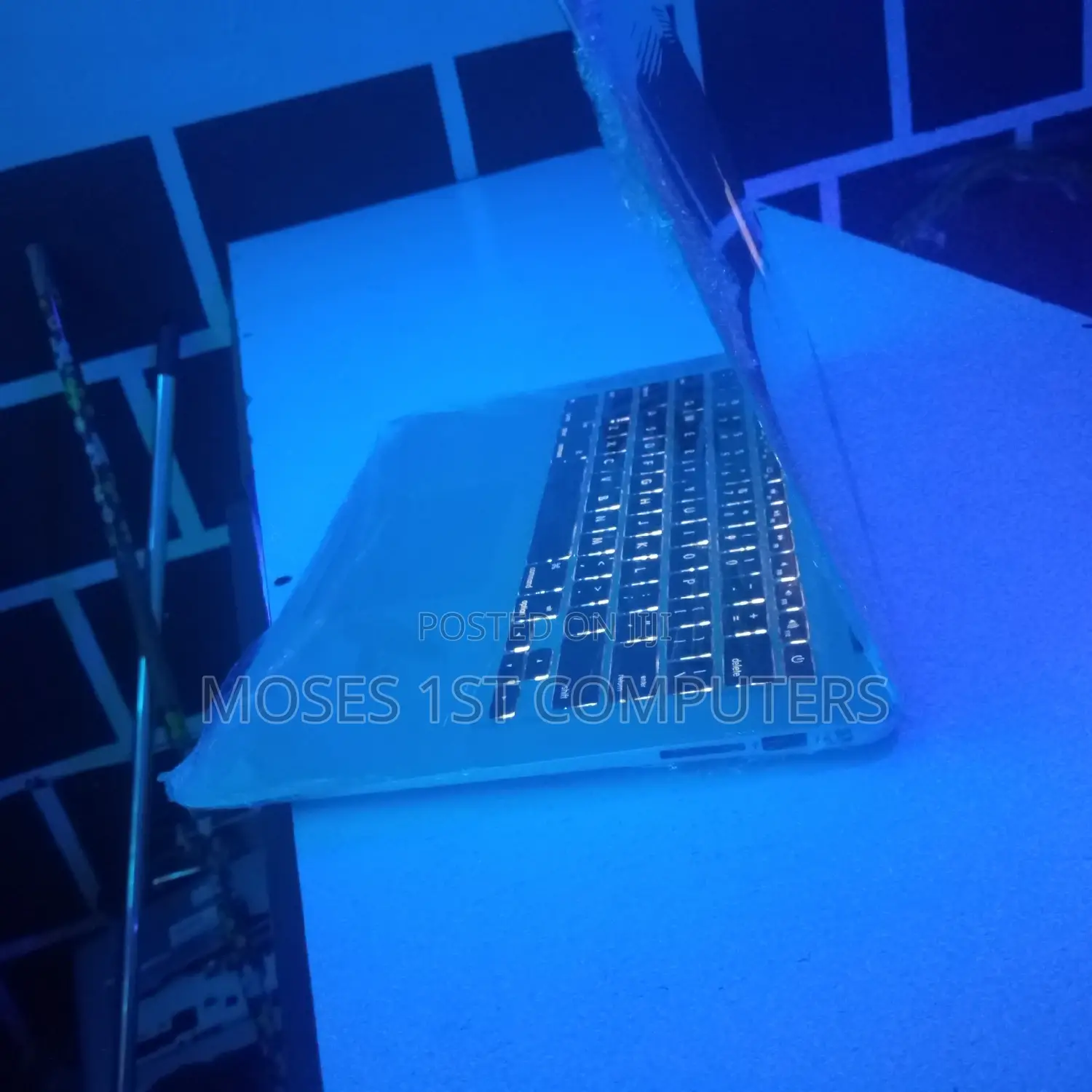 New Laptop Apple MacBook Air 4GB Intel Core I5 SSD 256GB