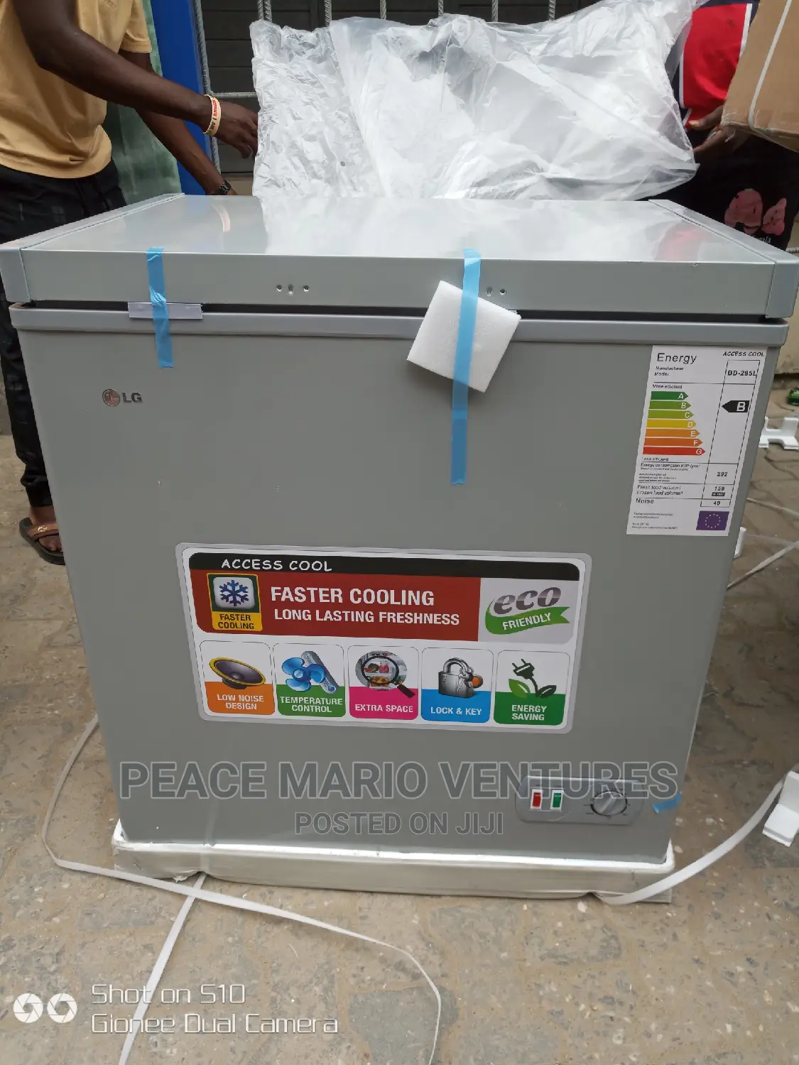 Lg Chest Freezer With Sliding Glass 190l
