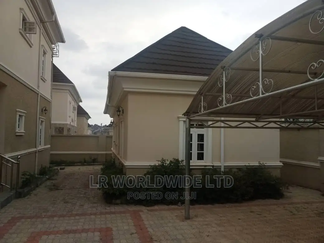 5bdrm Duplex in Efab Metropolis, Gwarinpa for sale