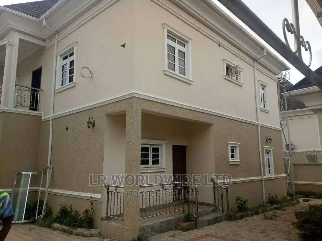 5bdrm Duplex in Efab Metropolis, Gwarinpa for sale