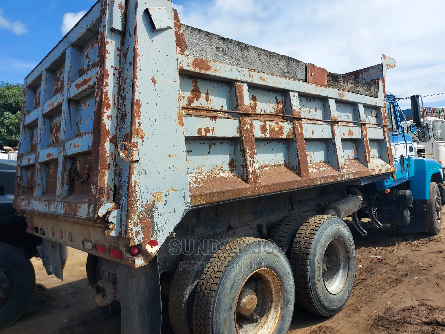 New Arrival CH Mack Ten Tyres Tipper Truck Manual Injector