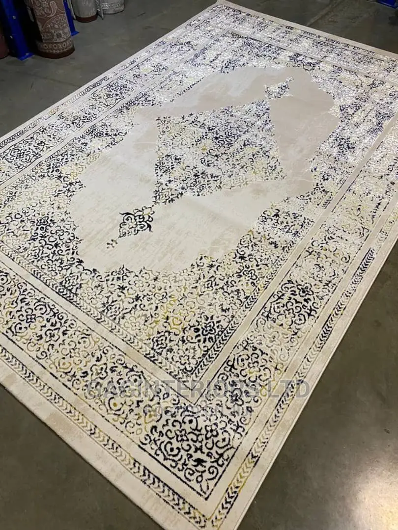 Quality Turkish Super Fluffy Center Rug.