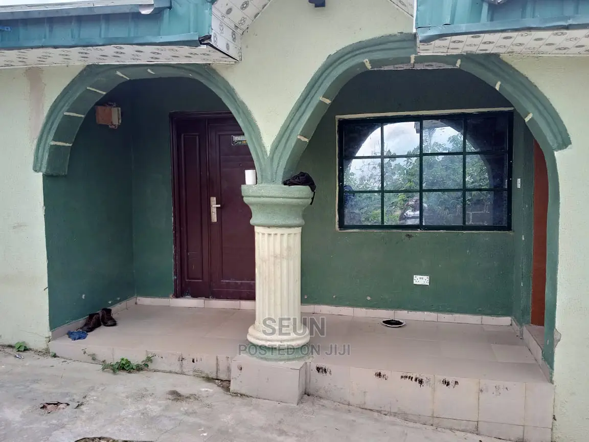 6bdrm Block of Flats in Oye for sale