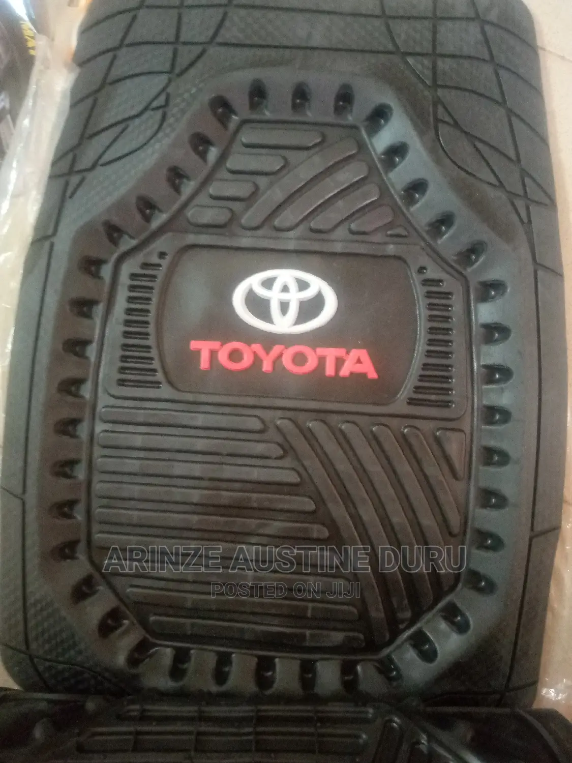 Toyota Curve Mat Black
