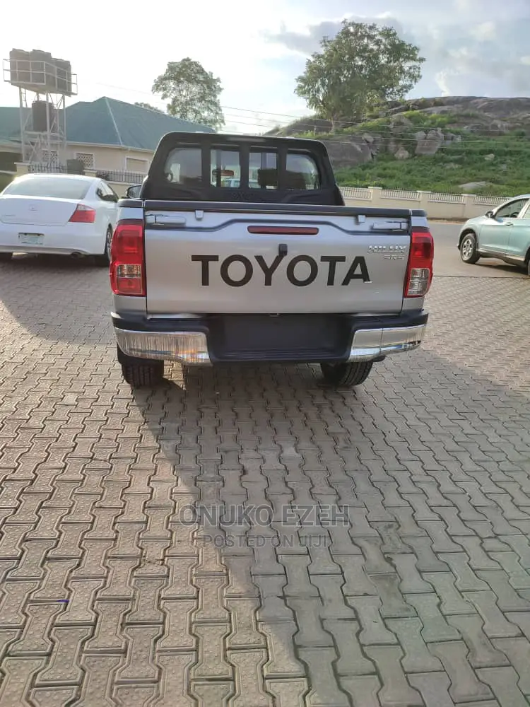 New Toyota Hilux 2021 White