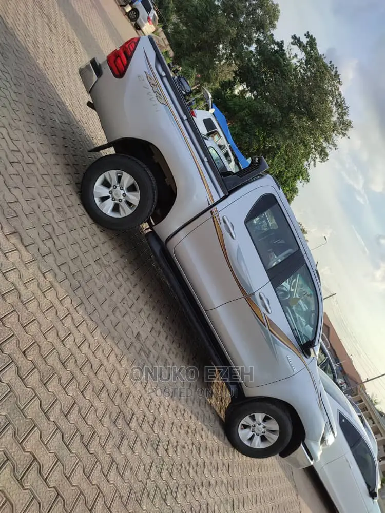 New Toyota Hilux 2021 White