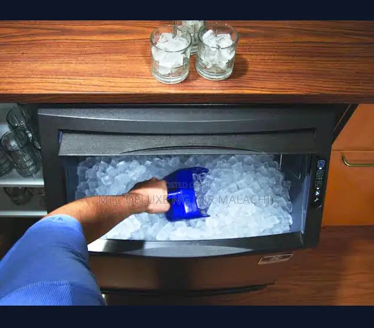 ICE MAKERS / Ice Cube Machine (32,40,55,90cubes All Avble)