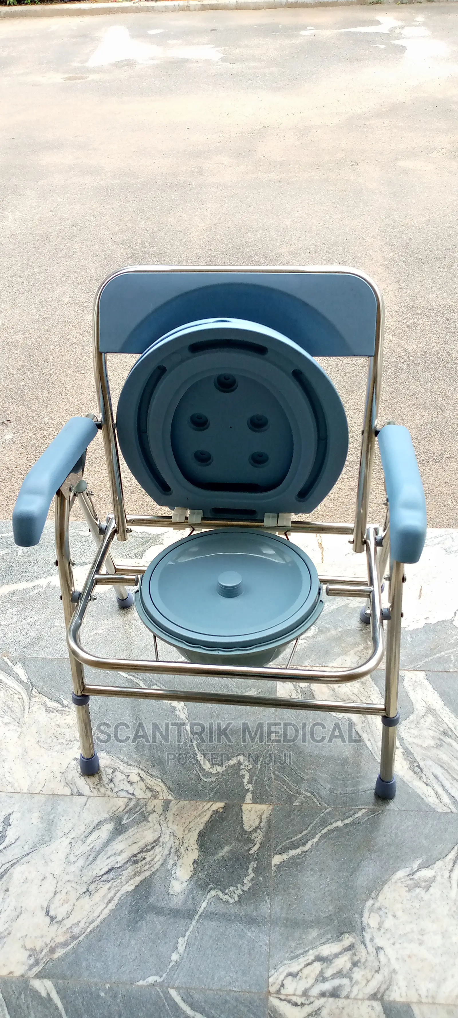 Commode Chair